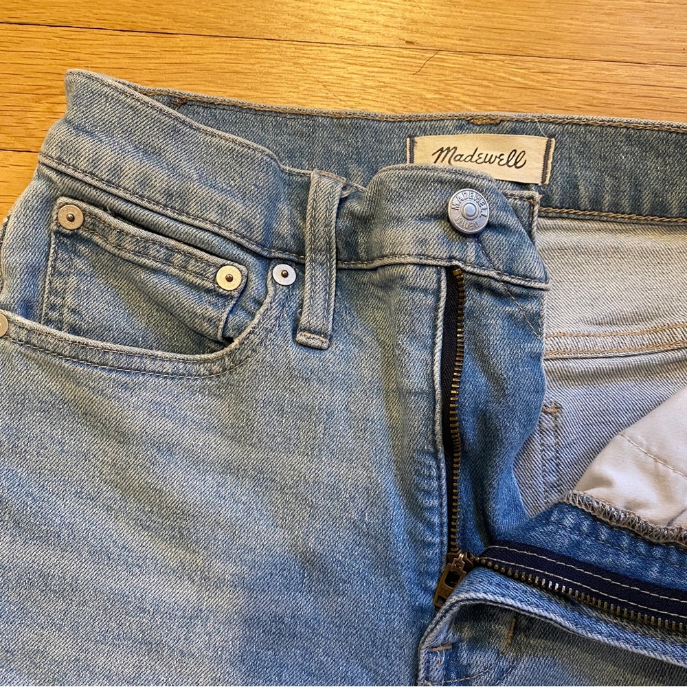 Madewell • Raw Hem Lightwash Jean - Picture 11 of 16